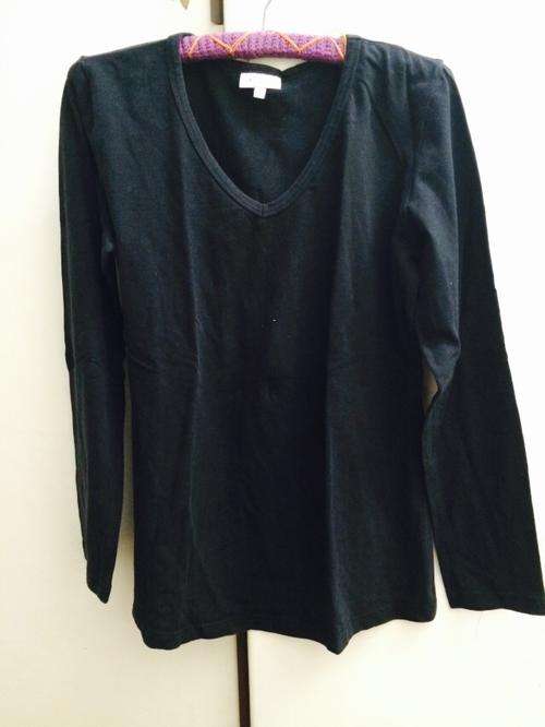 Winter maternity long-sleeve black t-shirt