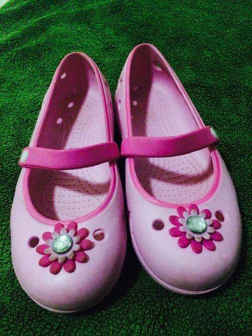 Most beautiful pink Crocs pumps Size 13