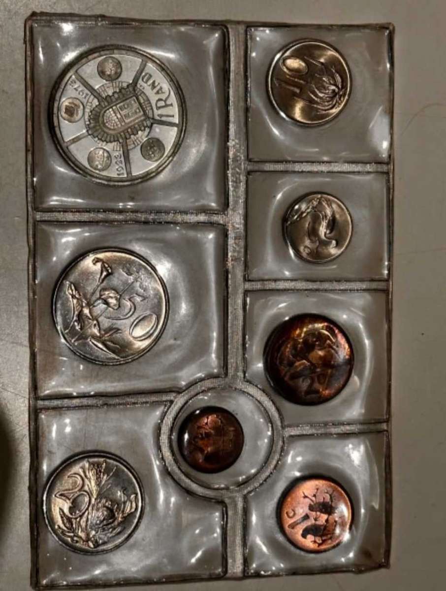 RARE 1974 South African Uncirculated Mint Pack (UNC Coin Set with SILVER R1 of 1974)