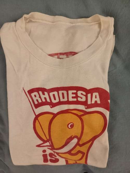 Rhodesian Rhodesia is super /behind Rhodesia period t shirt .