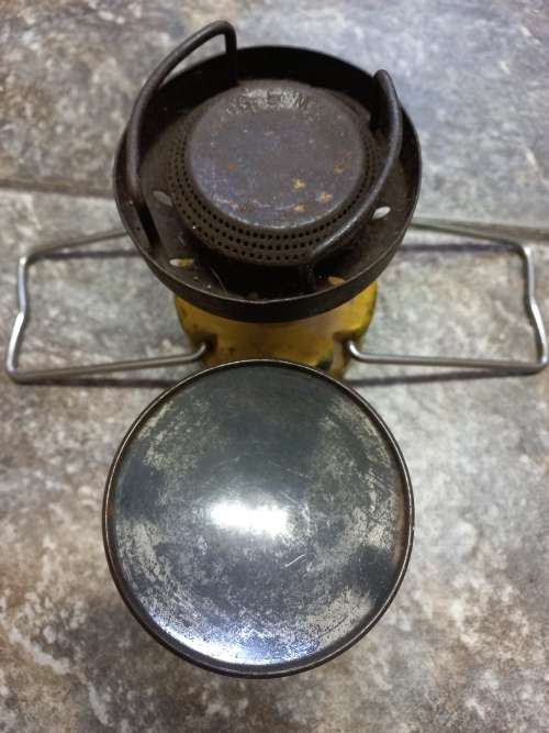 Rhodesian army field stove and issued gas canister sealed