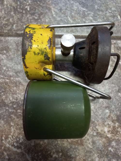 Rhodesian army field stove and issued gas canister sealed