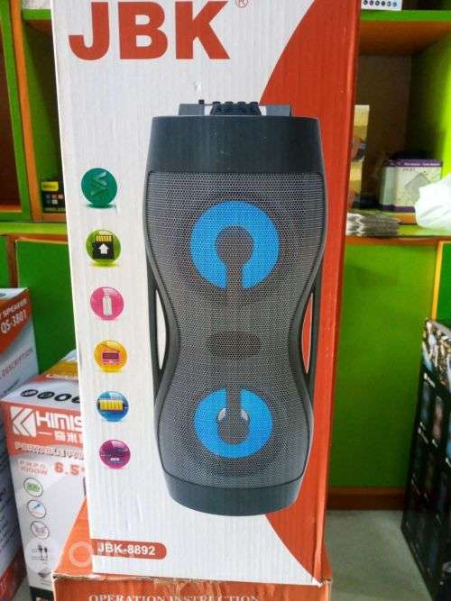 JBK PORTABLE WIRELESS SPEAKER WITH FM RADIO