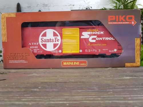 Piko Santa Fe Box Car
