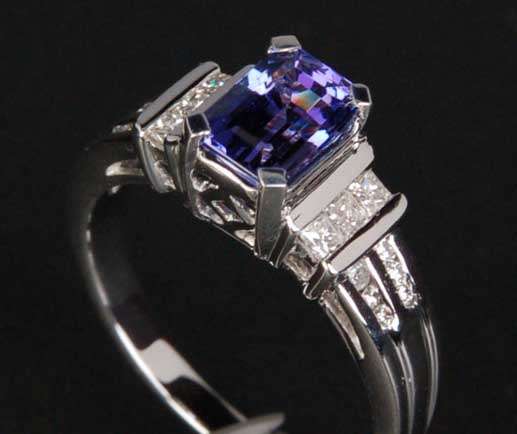 BLOCK D 14K SOLID WHITE GOLD TANZANITE AND DIAMOND RING!   1.680CTS!!  VALUE: R66'989