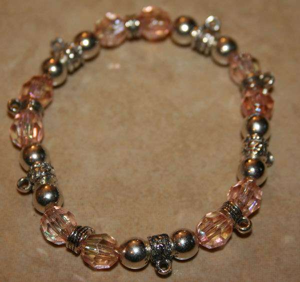 **CrAzY Auction!!** Pale Pink and Silver Costume Jewellery Beaded Bracelet