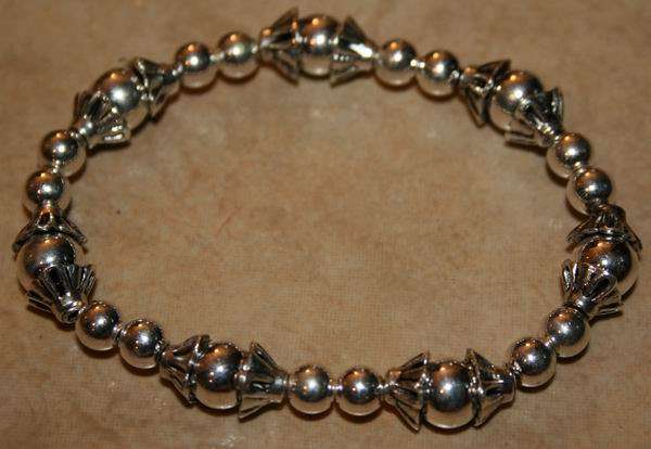 **CrAzY Auction!!** Silver Costume Jewellery Beaded Bracelet