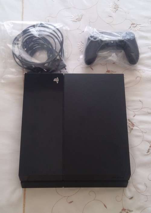 PS4 Console 500GB like new!!