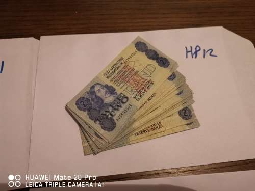 27 x R2 banknotes