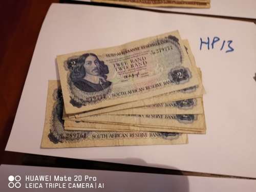 9 x R2 banknotes