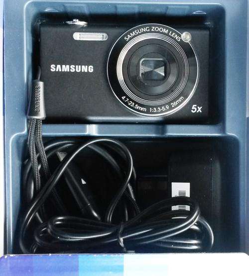Samsung SH100 digital camera 14 MP - HD Video, WiFi and touchscreen!