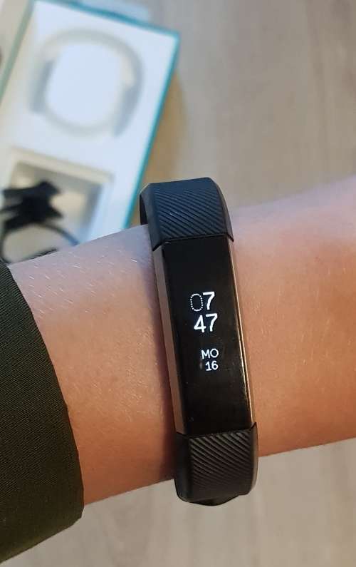 Fitbit Alta (Large, Black) LIKE NEW!