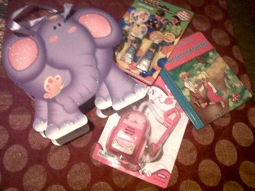 KIDS GIFT HAMPER WITH STUNNING BUTTERFLY GIFT BAG