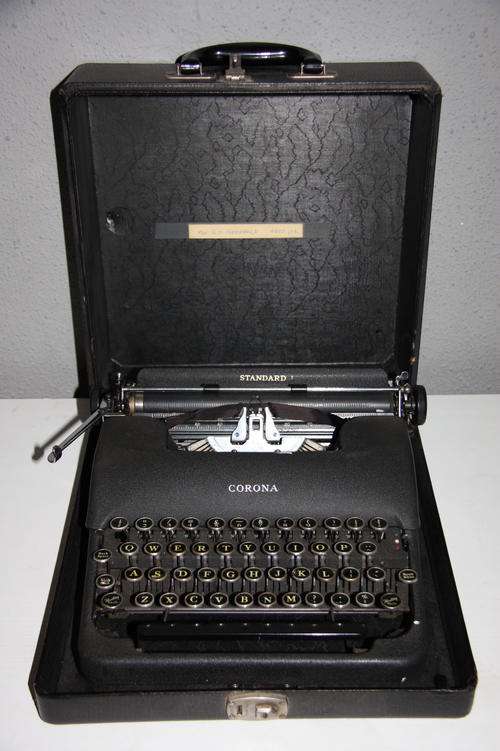 Typewriter ( LC Smith & Corona Typewriters INC) USA!!