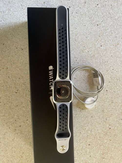 Apple watch Series 5 Nike edition