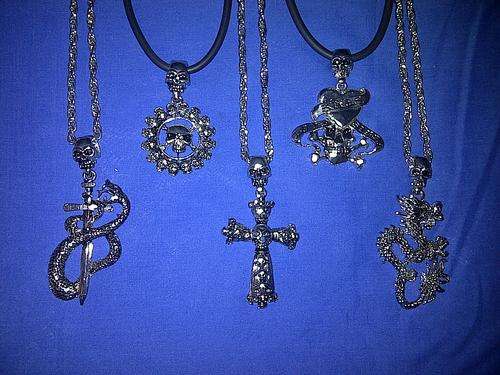 Job lot of 18x necklaces and pendants