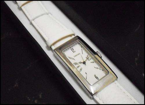 WHITE LEATHER STRAP LADIES WATCH (SPECIAL)**FREE EARRINGS**