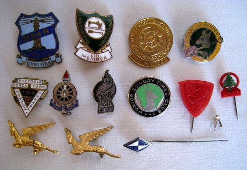 A SELECTION of VINTAGE SCHOOL & YOUTH CLUB BADGES & PINS - Old 'Voortrekker' one's too!!!