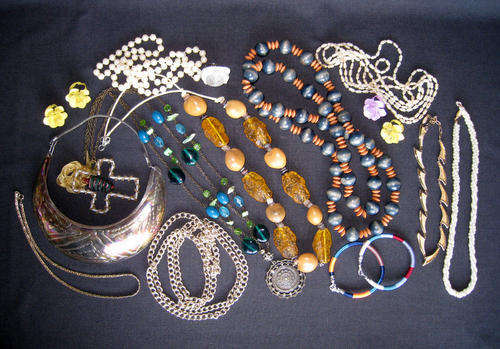 17 ITEMS - VINTAGE NECKLACES & RINGS!!!!