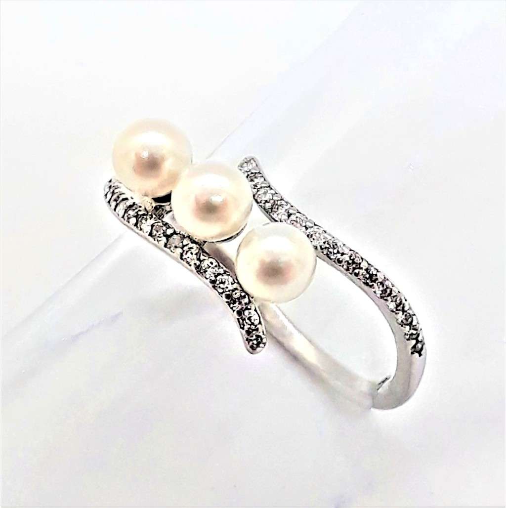 Freshwater Pearls and Zirconia Sterling Silver Ring