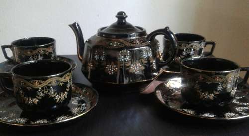 *RARE* 1905 Gibson & Son Teapot with 4 Cups & Saucers. Please read item Description