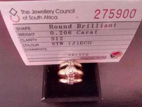 18CT Gold Diamond Ring