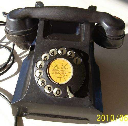 Old Telephone Siemens Brothers, London.   Working order.