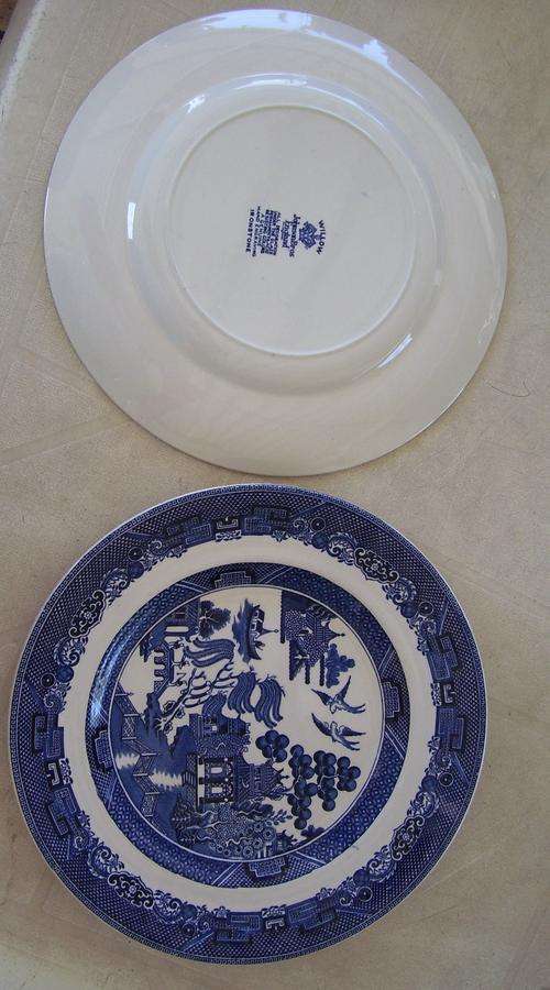 Johnson Bros - England - Willow Pattern - Plate 22cm