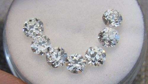 7 x NATURAL DIAMONDS