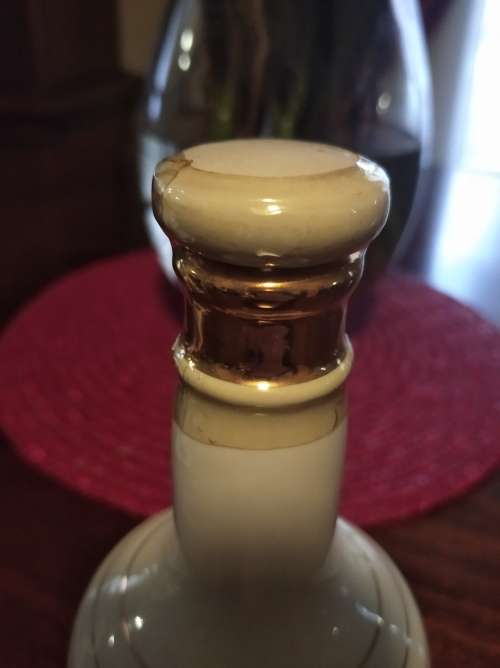 Decanters to commemorate the births of princes William and Harry