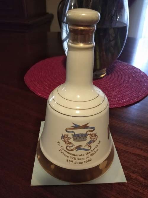 Decanters to commemorate the births of princes William and Harry