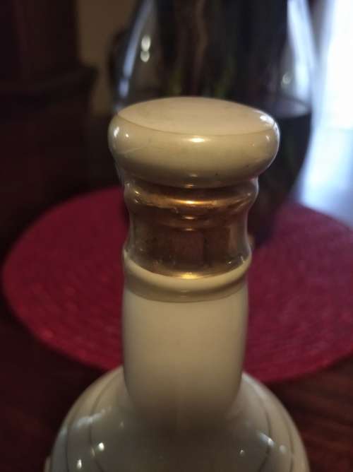 Decanters to commemorate the births of princes William and Harry