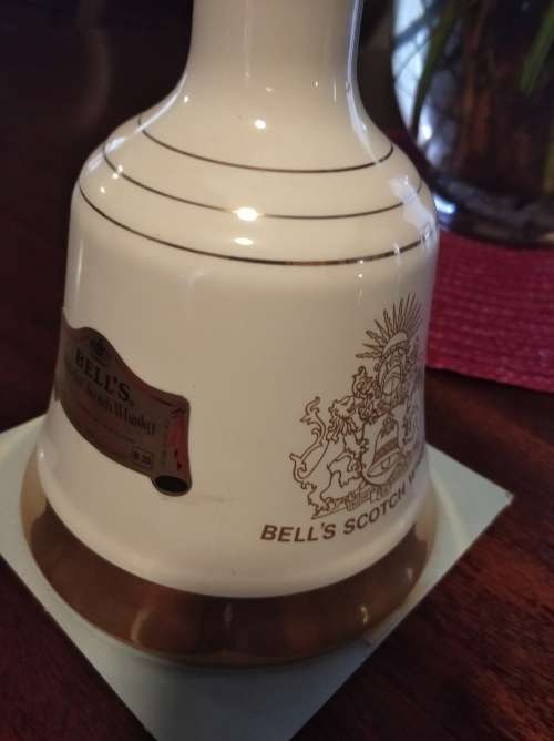 Decanters to commemorate the births of princes William and Harry