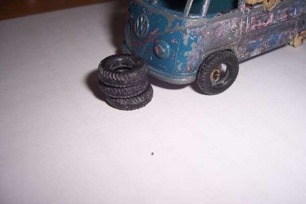 B127 - Budgie/Tekno Tyres