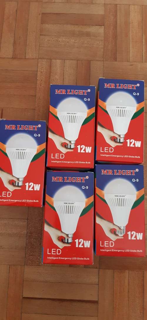 Intelligent emergency light bulbs