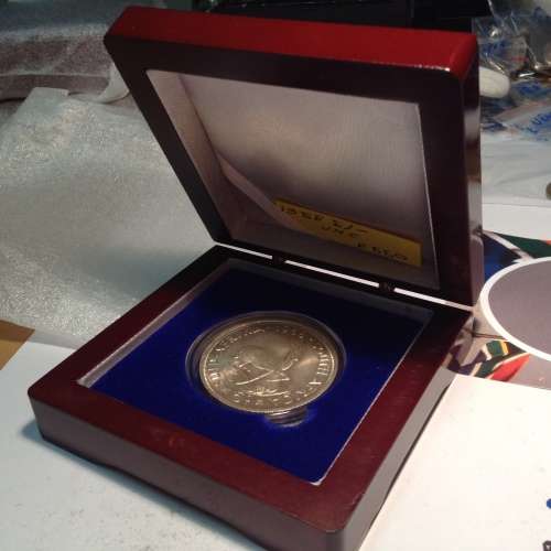 1958 5 Shilling in Rosewood box for free