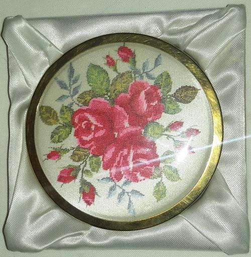 Mascot powder box (never been used)