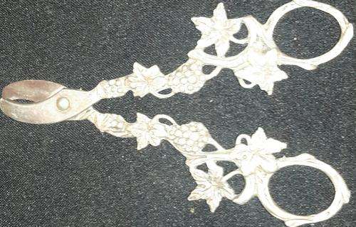 STUNNING!! HIGHLY DETAILED VINTAGE SILVER PLATED GRAPE SCISSOR