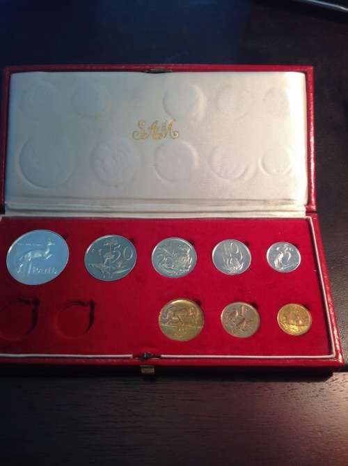 1975 short proof see in long box (no gold)