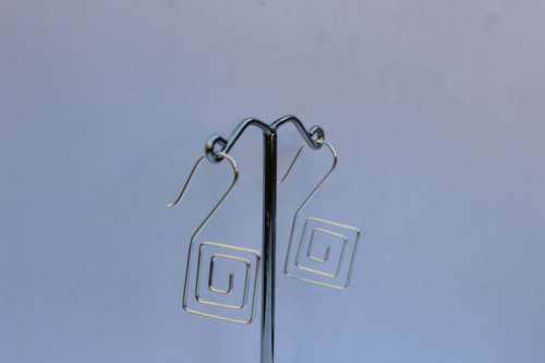 Twirl square earring