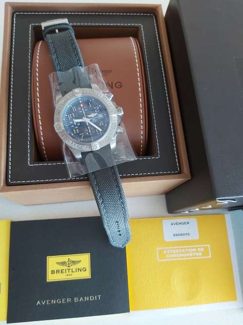 Breitling Avenger Chronograph Bandit in titanium 2019 LNIB full set full warranty