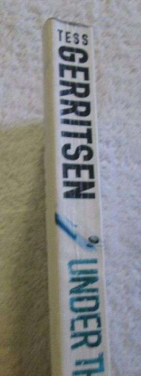 Under the Knife - Tess Gerritsen