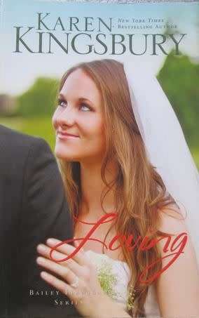 Loving - Karen Kingsbury - Large Paperback