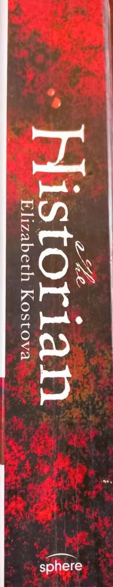 The Historian - Elizabeth Kostova - Softcover - 734 Pages