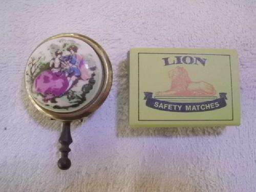 Vintage Ladies Portable  Ashtray