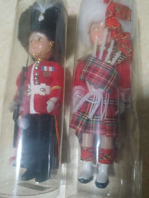 2 x Vintage dolls in good condition will not get it again