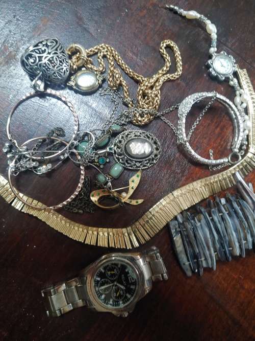 2 nd combo jewlery  must go at bargain