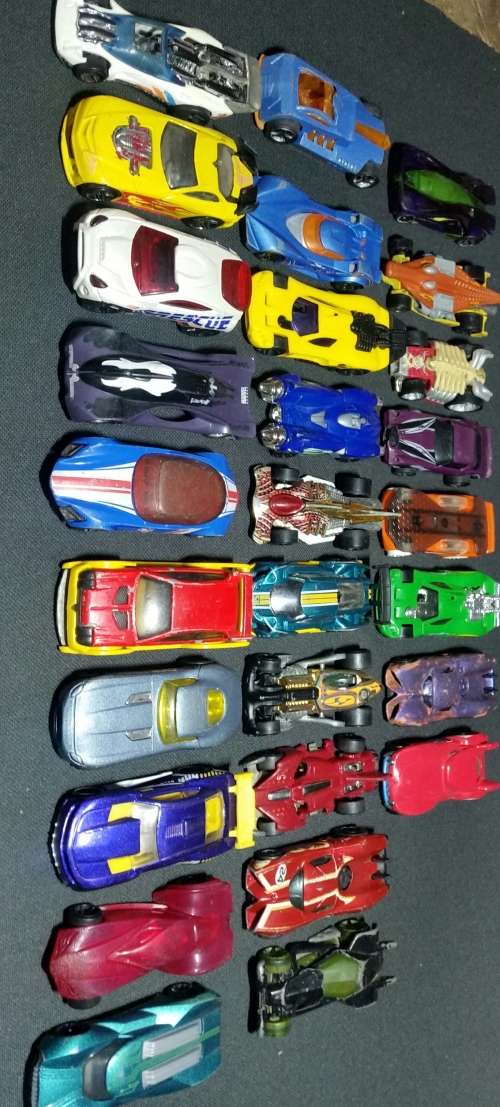 Hotwheels And Storage Truck Lot.