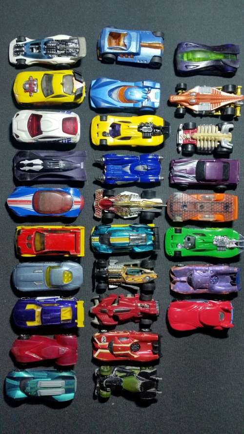 Hotwheels And Storage Truck Lot.