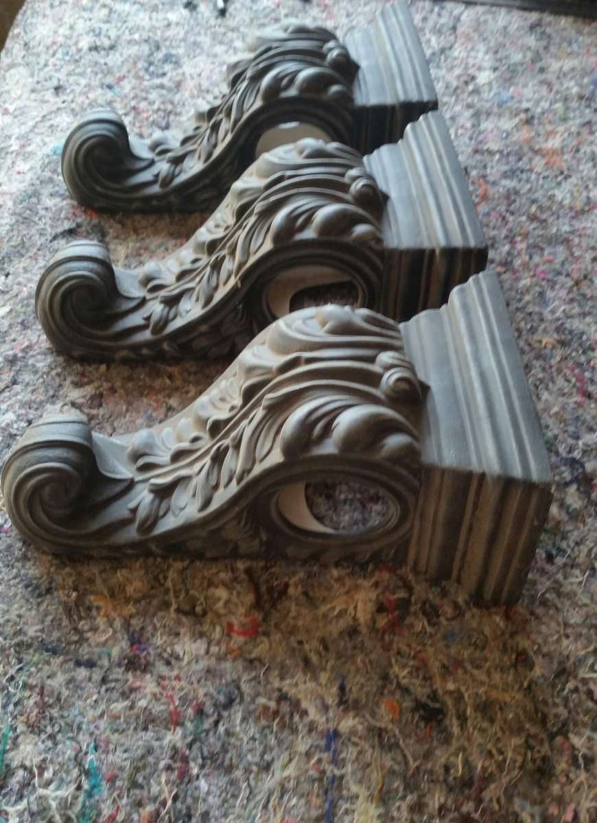 3x Curtain Rod Mounts.